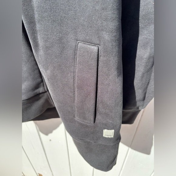 Vuori Women's Restore Oversized Zip Up Black Hoodie Medium NWT - Picture 4 of 8